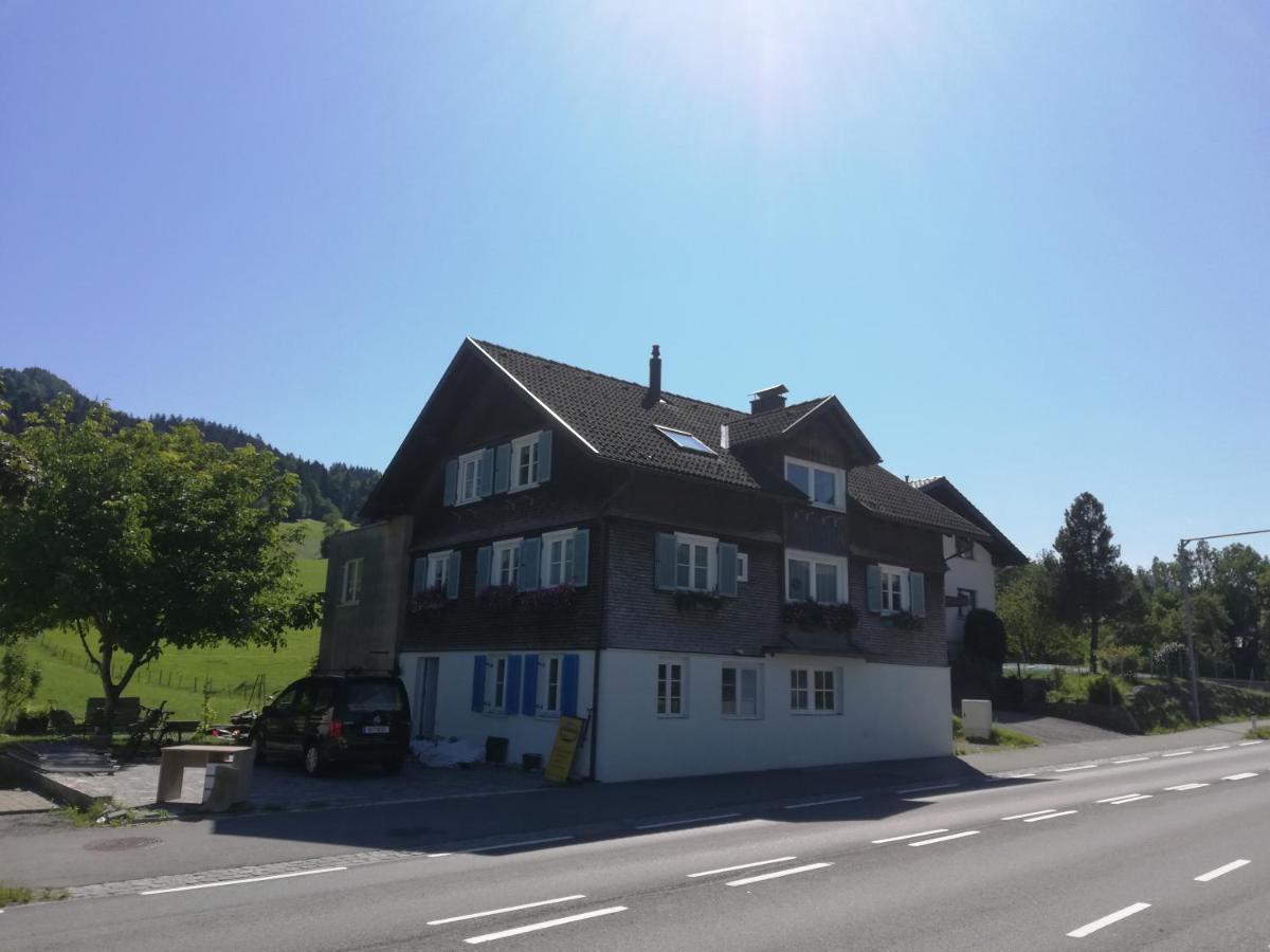Gemuetliche Wohnung In Einfamilienhaus Alberschwende Esterno foto
